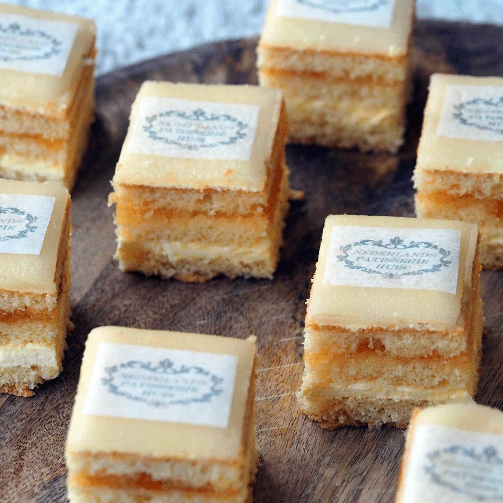Petit Fours met logo