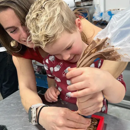 Workshop Chocoladeletter Versieren