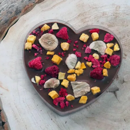 chocolade hart met tropisch fruit
